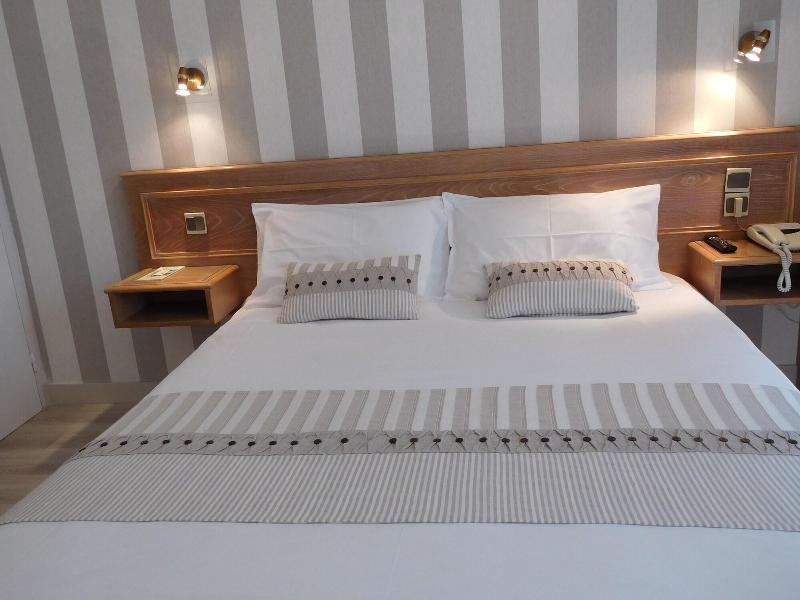 Contact Hotel Limoges - Hotel Des Deux Moulins Zewnętrze zdjęcie