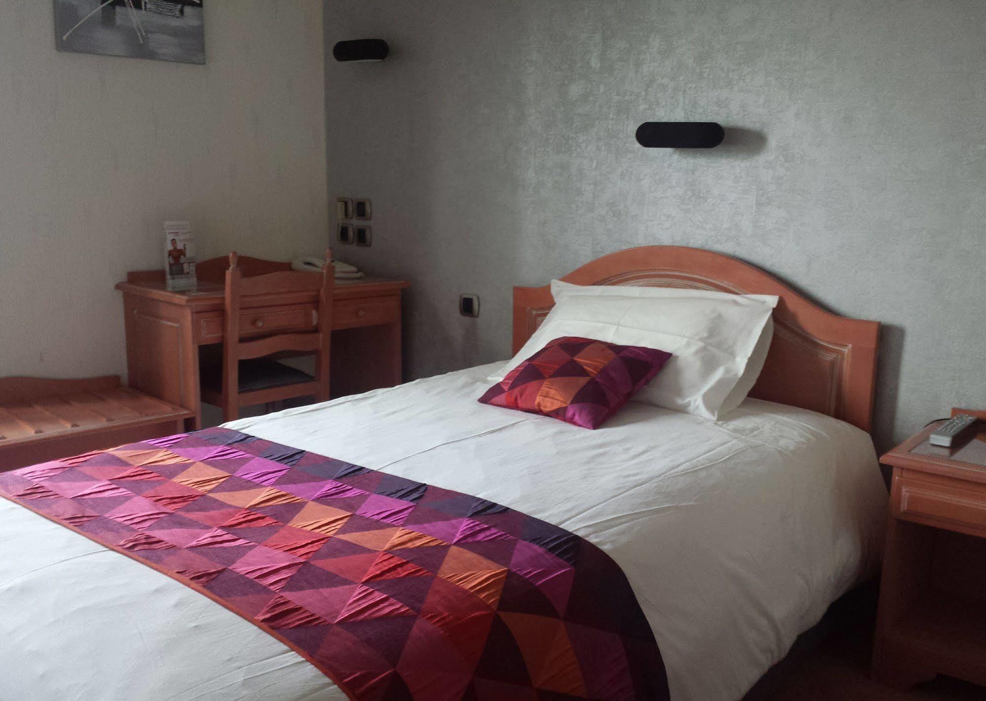 Contact Hotel Limoges - Hotel Des Deux Moulins Zewnętrze zdjęcie